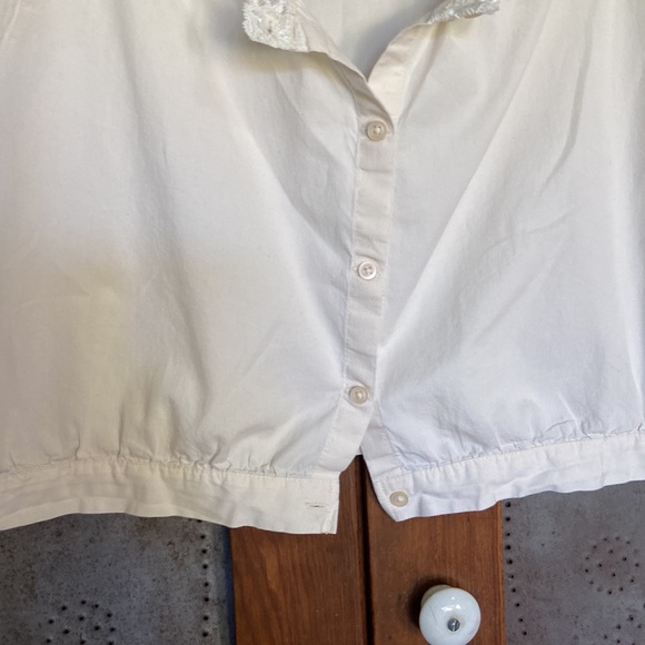 ❗️LAST DAY CLOSET CLOSING❗️ Brandy Melville Button Crop Lace Top Cream One Size - Picture 5 of 9